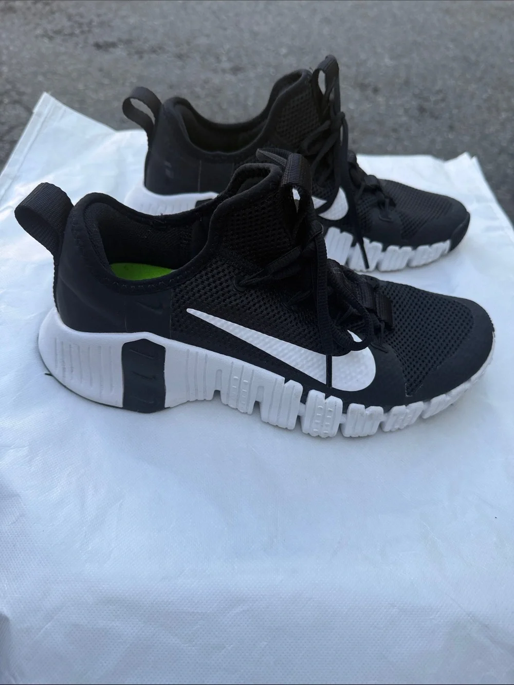 Nike Women Black and White Flexible Training Sneakers